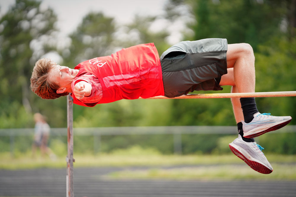 061121-mnh-sports-hs-rdp-p3jump